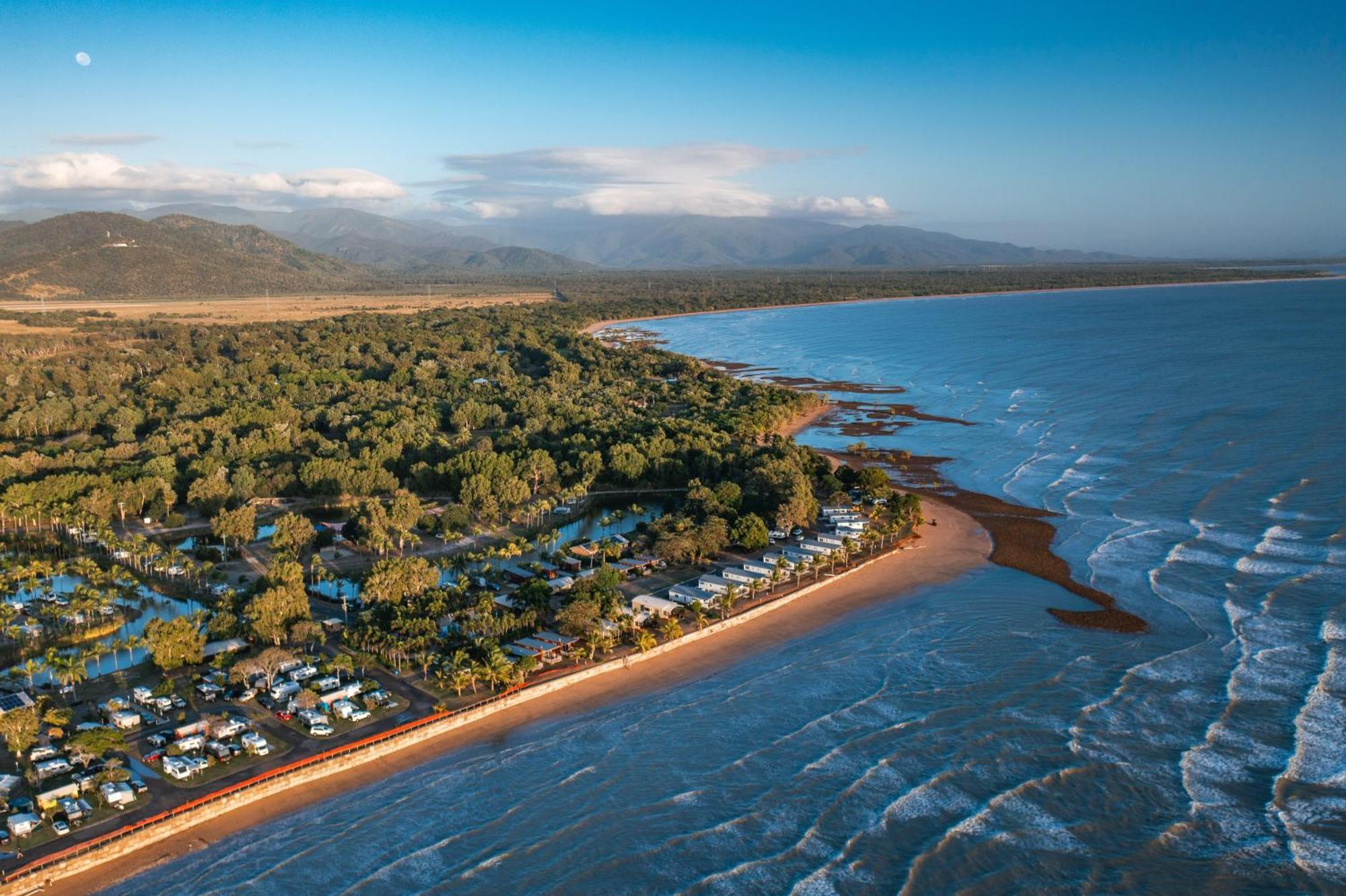 Tasman Holiday Parks - Rollingstone Екстериор снимка