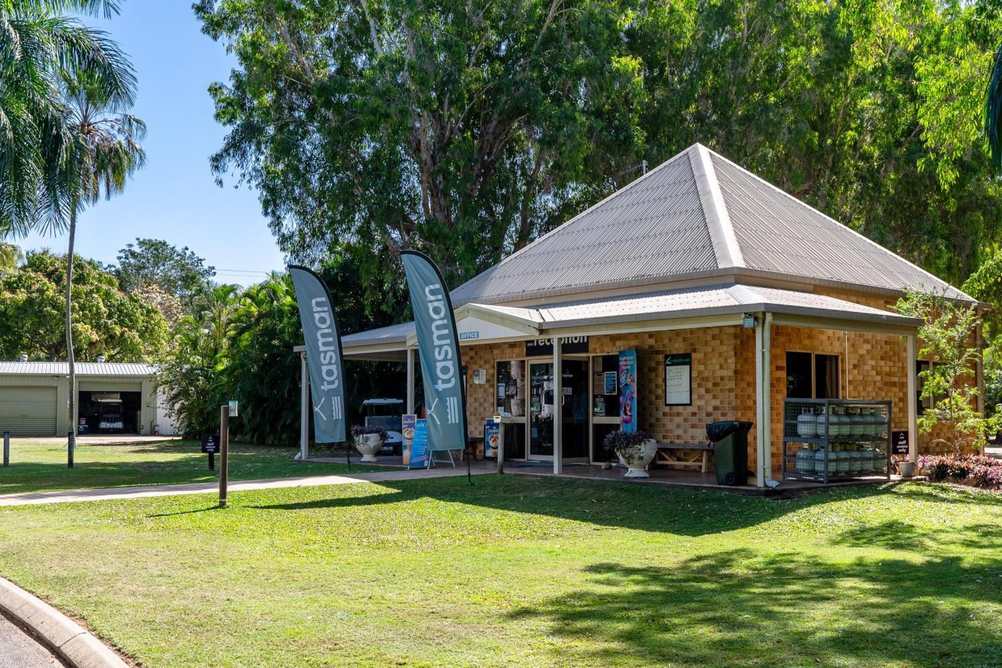 Tasman Holiday Parks - Rollingstone Екстериор снимка