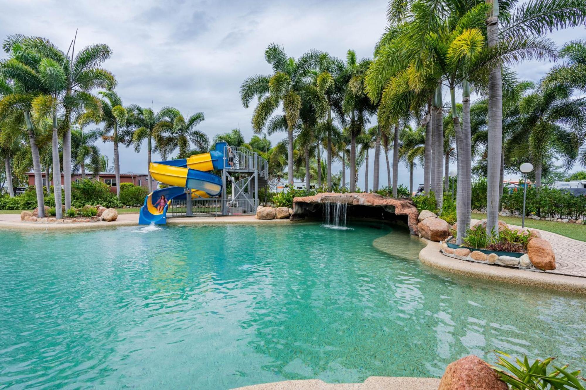 Tasman Holiday Parks - Rollingstone Екстериор снимка